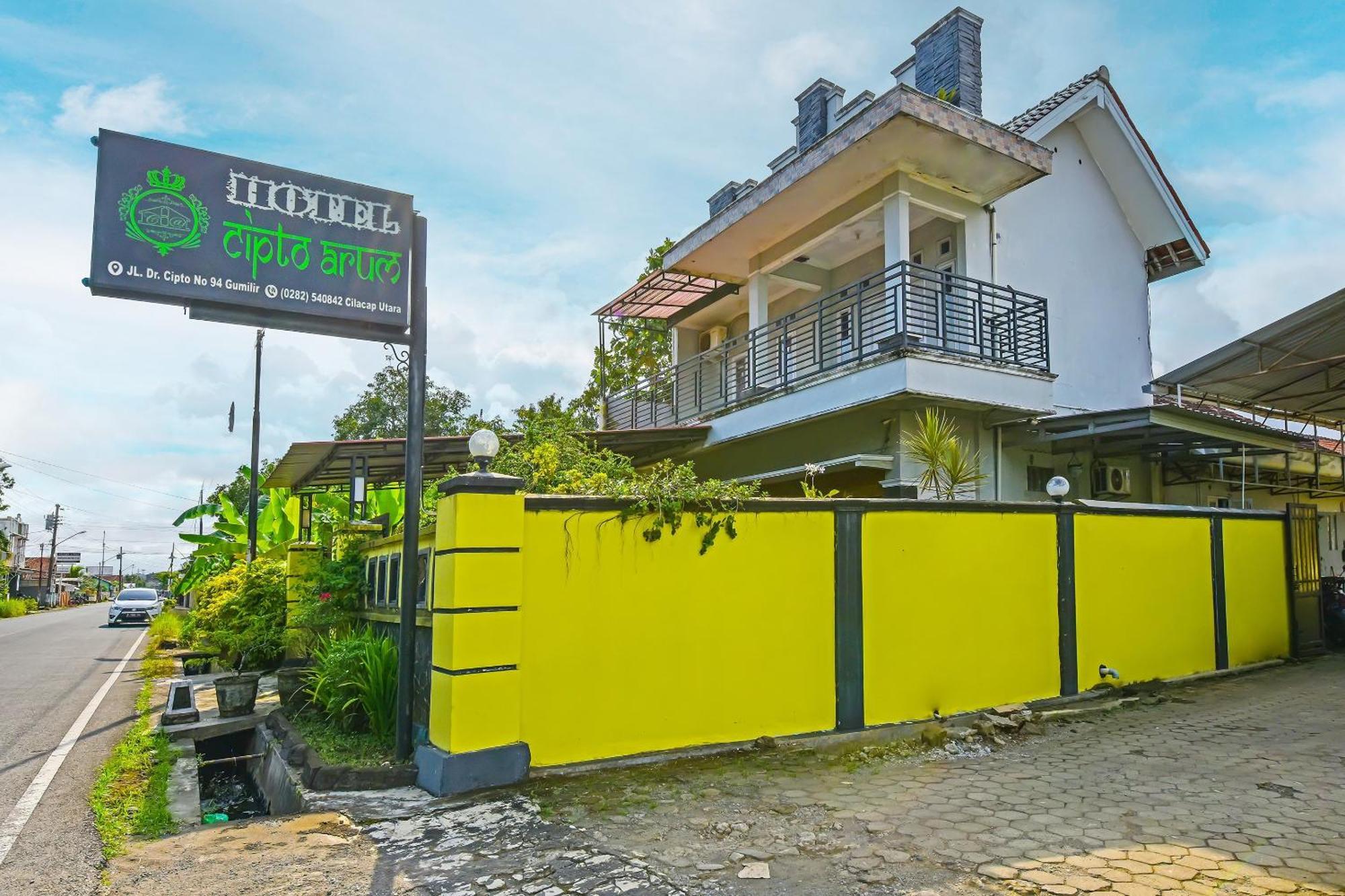 Spot On 91905 Hotel Cipto Arum Cilacap Extérieur photo