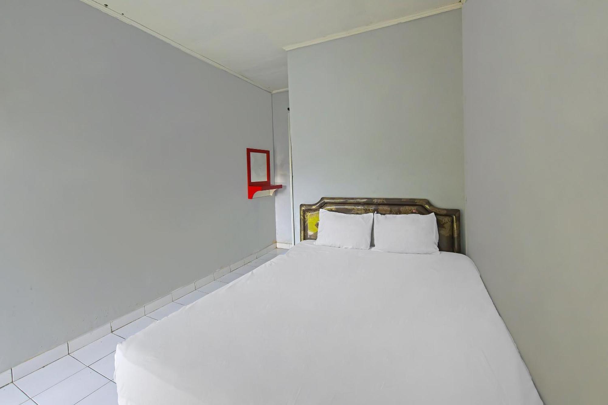 Spot On 91905 Hotel Cipto Arum Cilacap Extérieur photo
