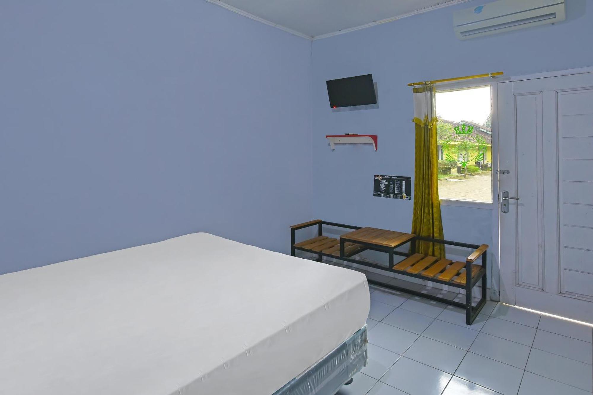 Spot On 91905 Hotel Cipto Arum Cilacap Extérieur photo
