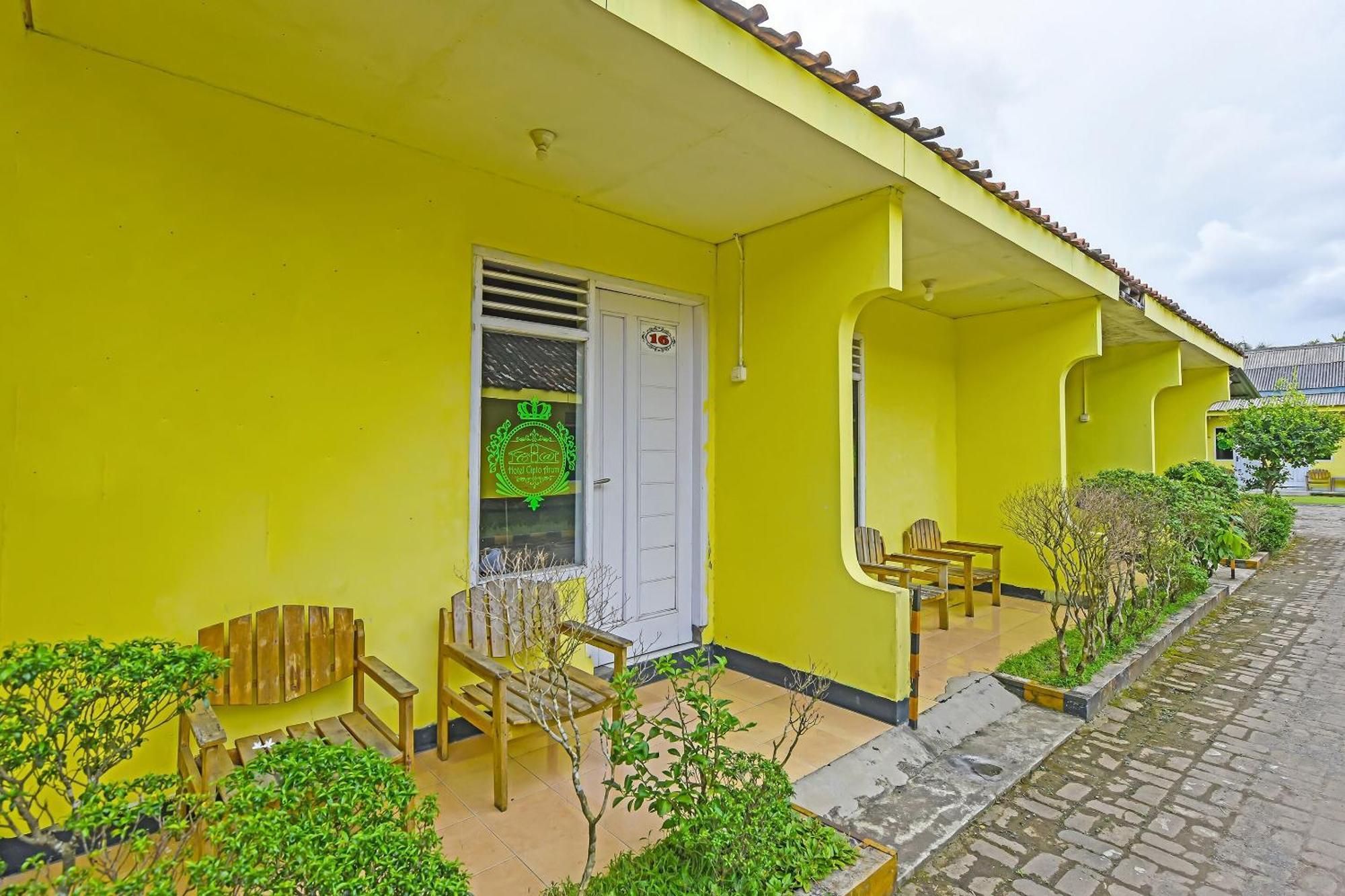 Spot On 91905 Hotel Cipto Arum Cilacap Extérieur photo