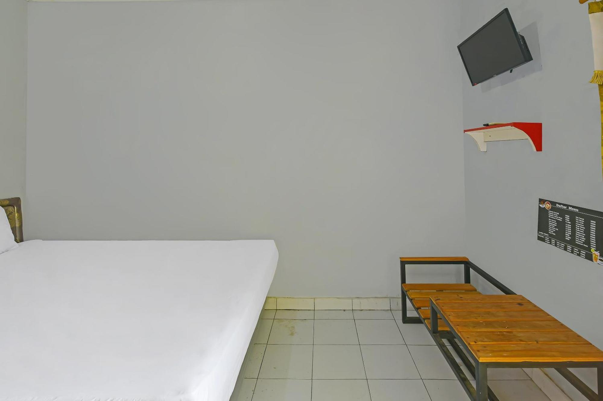 Spot On 91905 Hotel Cipto Arum Cilacap Extérieur photo