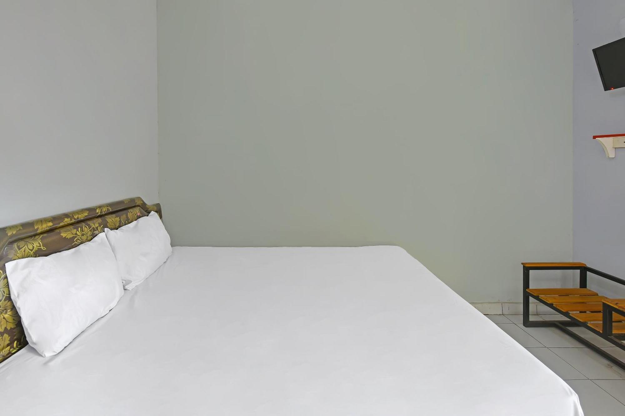 Spot On 91905 Hotel Cipto Arum Cilacap Extérieur photo