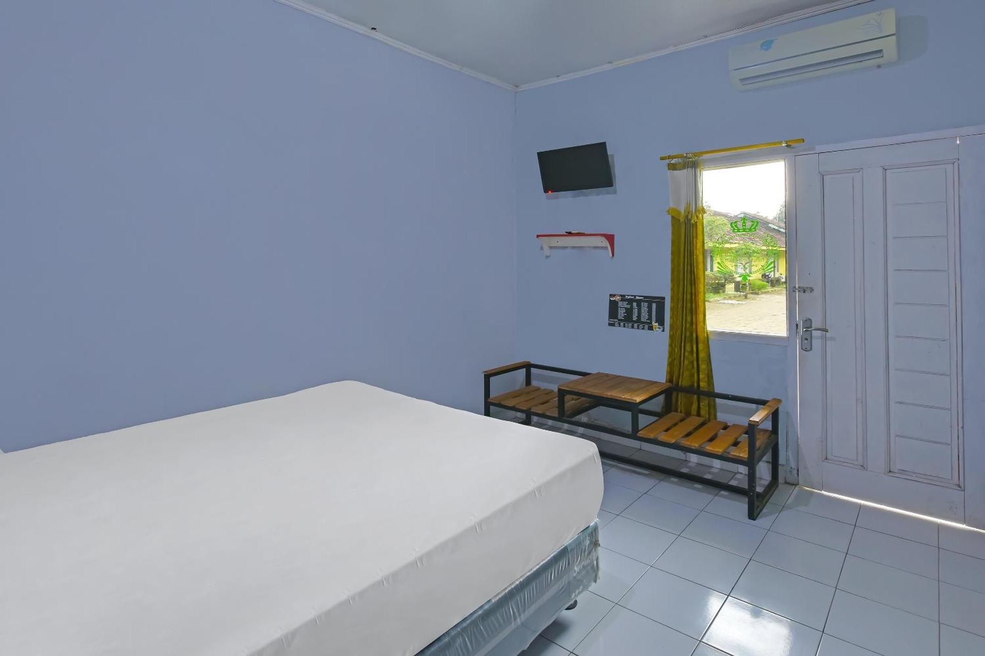 Spot On 91905 Hotel Cipto Arum Cilacap Extérieur photo